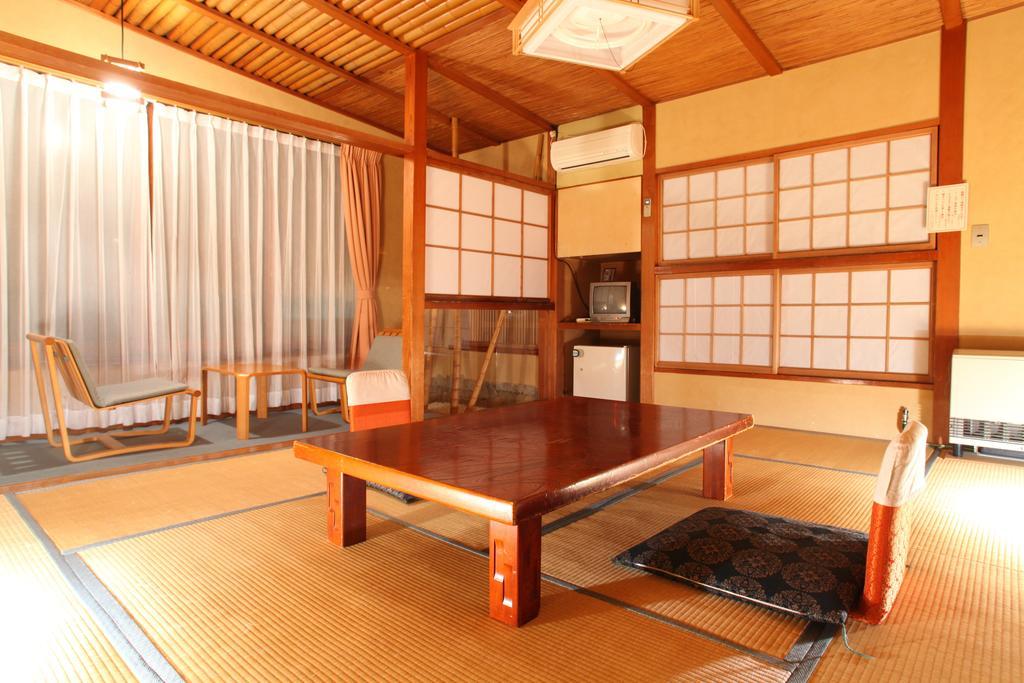 Hatsunoyu Yamanouchi  Cameră foto
